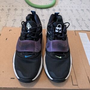 Nike Giannis 2's Size 10.5